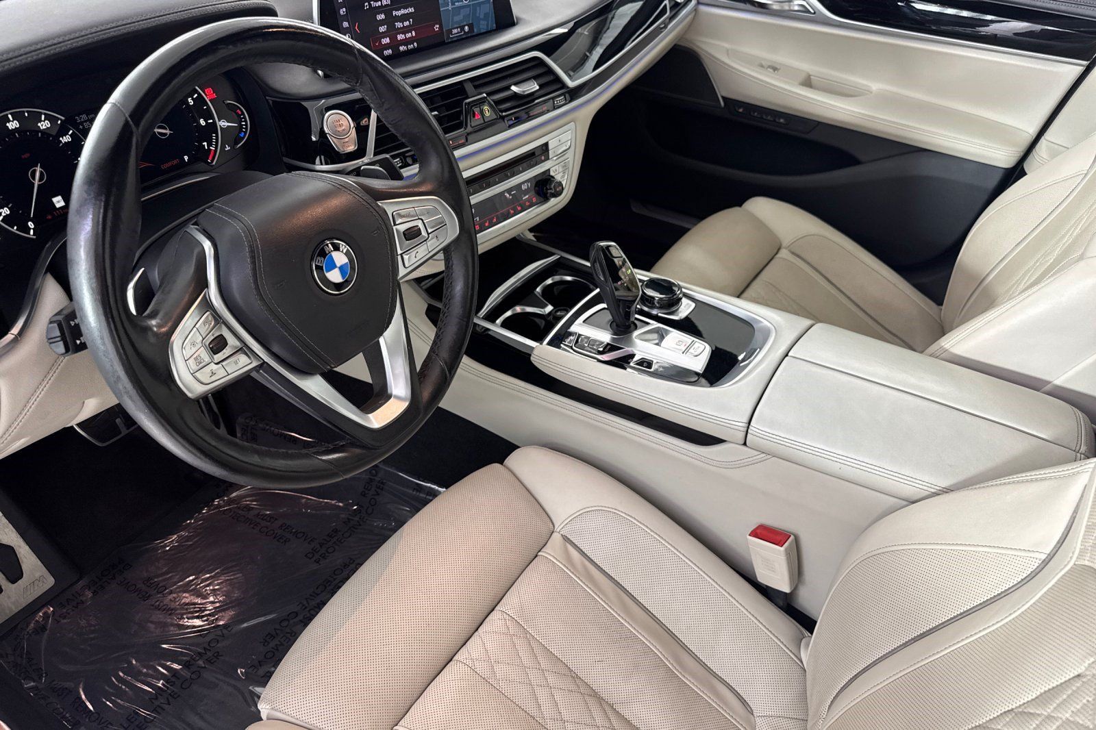 Used 2019 BMW 750i w/ Executive Package RWD image 4
