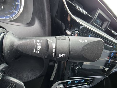 Used 2017 Toyota Corolla SE w/ Carpet Mat Package (TMS) FWD image 25