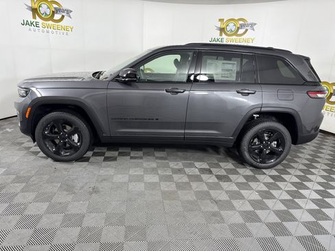 New 2025 Jeep Grand Cherokee Limited image 5