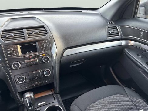 Used 2019 Ford Explorer XLT w/ Class III Trailer Tow Package image 15