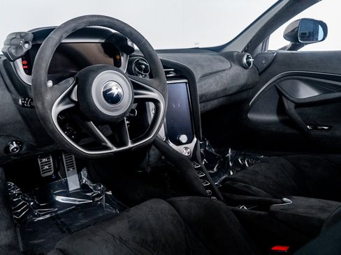 Used 2024 McLaren 750S Spider image 2