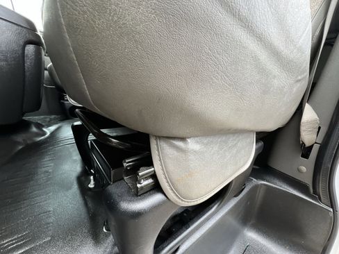 Used 2021 Chevrolet Express 2500 RWD image 22