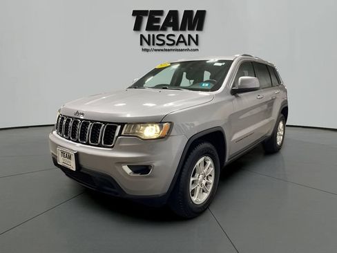 Used 2018 Jeep Grand Cherokee Laredo AWD/4WD image 3