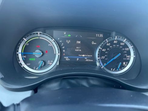Used 2022 Toyota Highlander XLE AWD/4WD image 10