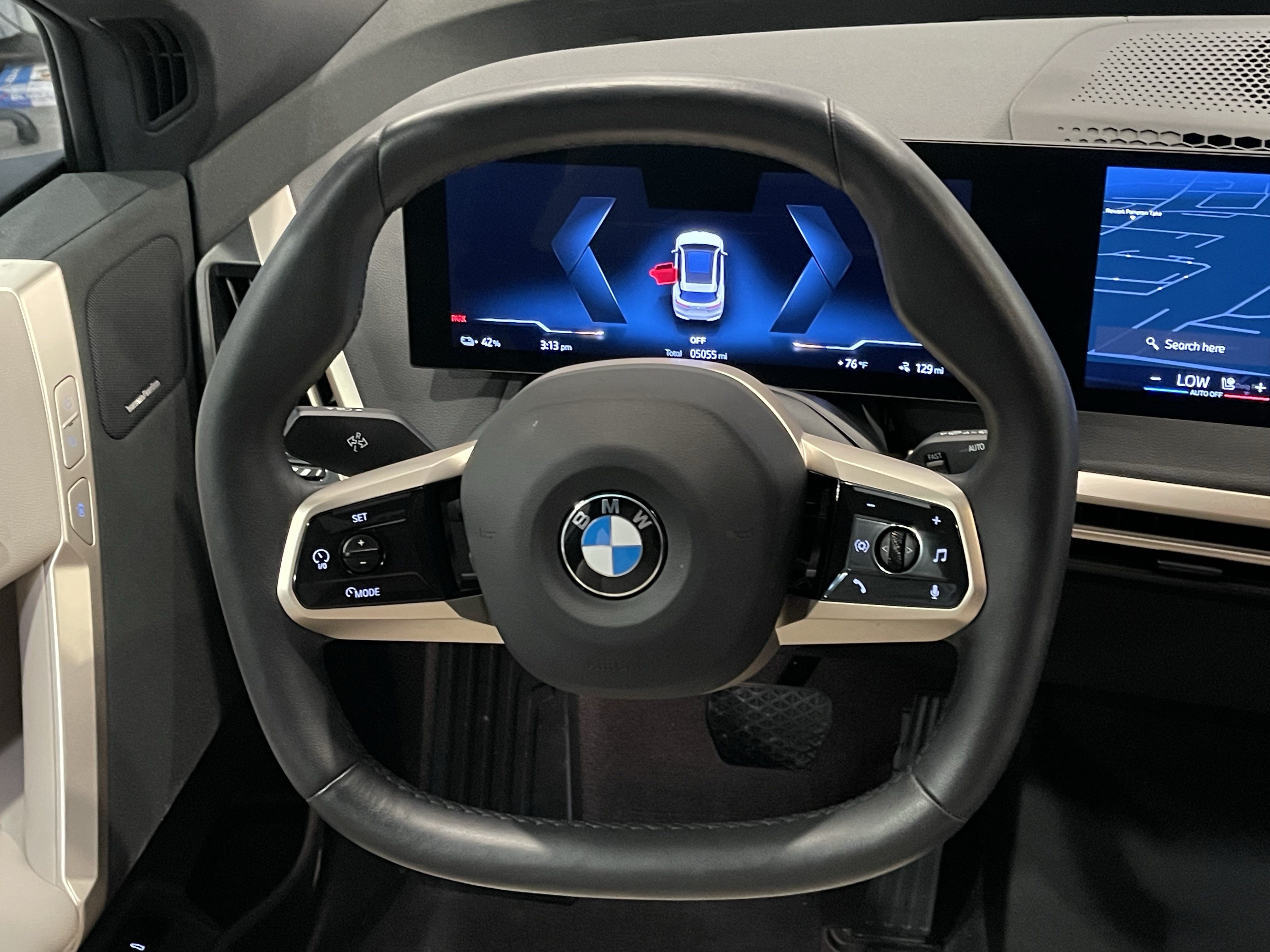 Used 2026 BMW iX xDrive45 w/ Premium Package AWD/4WD image 19