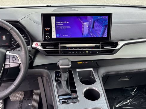 Certified 2026 Toyota Sienna XLE FWD image 28