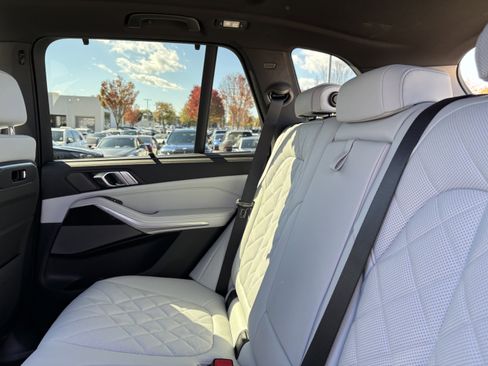 Used 2026 BMW X5 sDrive40i w/ M Sport Package image 33