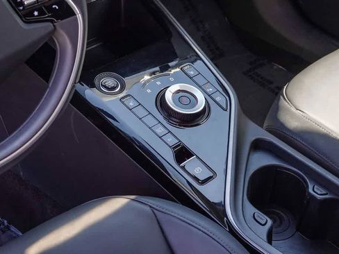 Certified 2023 Kia Niro EX FWD image 18