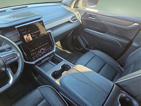 Used 2025 GMC Acadia Denali AWD/4WD image 11