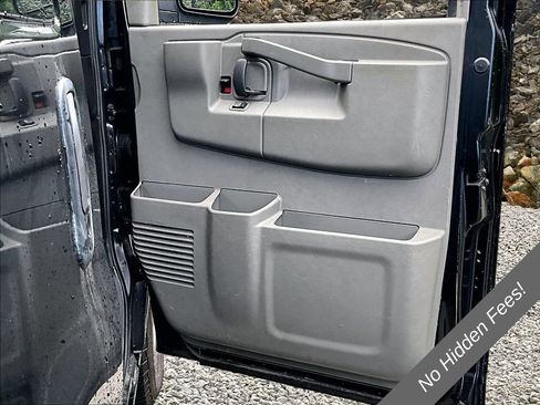 Used 2020 GMC Savana 2500 RWD image 17