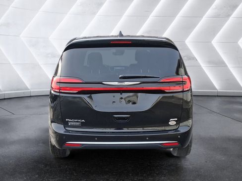New 2026 Chrysler Pacifica Select image 5
