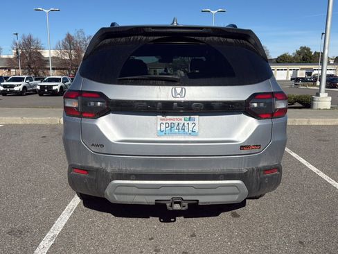 Certified 2025 Honda Pilot TrailSport image 9