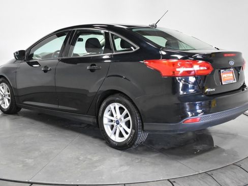Used 2017 Ford Focus SE image 5