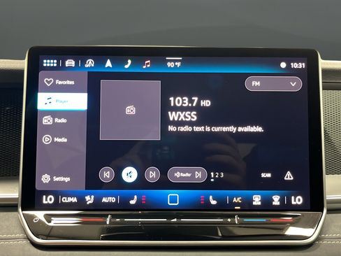 Used 2025 Volkswagen Tiguan SE w/ Panoramic Sunroof Package AWD/4WD image 14