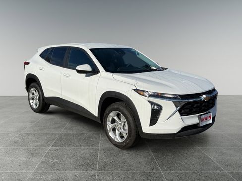 New 2026 Chevrolet Trax LS w/ LS Convenience Package FWD image 7