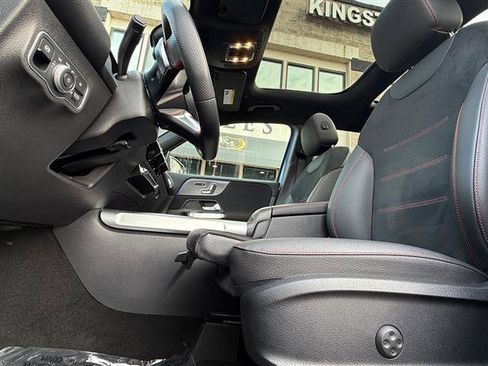 Used 2024 Mercedes-Benz GLB 250 GLB 250 image 11