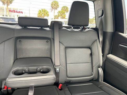Used 2025 GMC Sierra 1500 SLT image 15