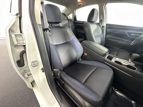 Used 2017 Nissan Altima 2.5 SR w/ LED Appearance Package image 31