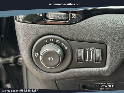 Used 2020 Jeep Cherokee Latitude Plus FWD image 26