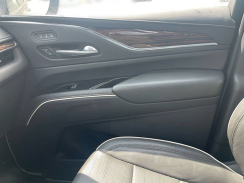 Certified 2023 Cadillac Escalade Premium Luxury w/ Performance Package AWD/4WD image 18