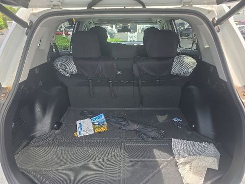 Used 2017 Toyota RAV4 XLE FWD image 10