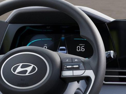 New 2025 Hyundai Elantra SE image 14