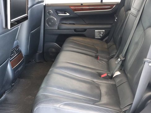 Used 2017 Lexus LX 570 4WD w/ Luxury Package image 33