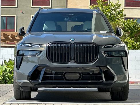 Used 2024 BMW X7 xDrive40i w/ M Sport Package AWD/4WD image 8