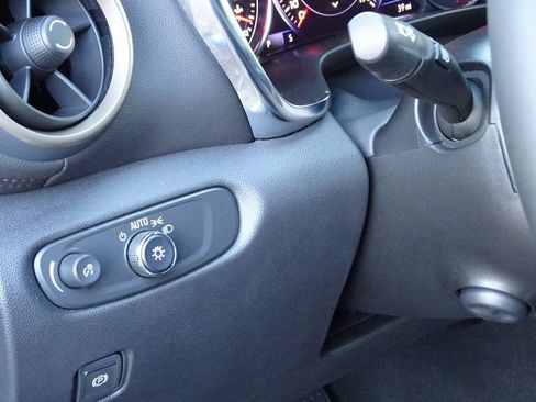 Used 2025 Chevrolet Blazer Premier w/ Enhanced Convenience Package image 17