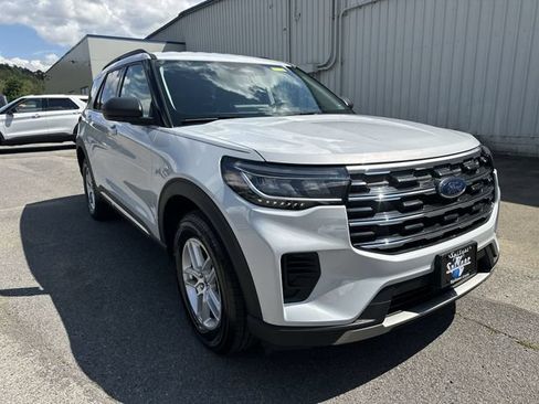 Used 2025 Ford Explorer Active AWD/4WD image 11