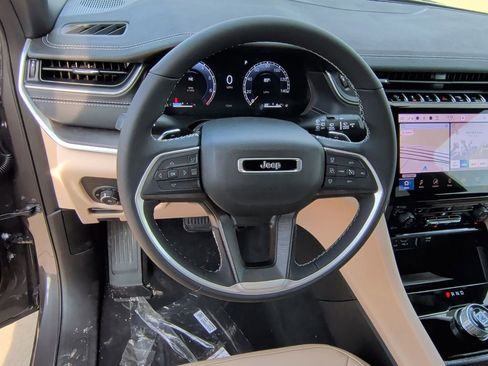 New 2025 Jeep Grand Cherokee L Limited image 17