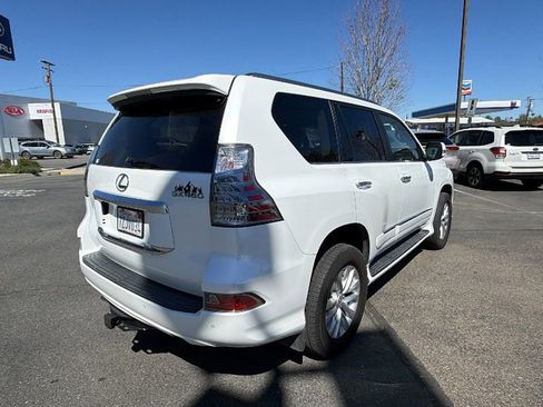 Used 2017 Lexus GX 460 Premium w/ Premium Package image 4