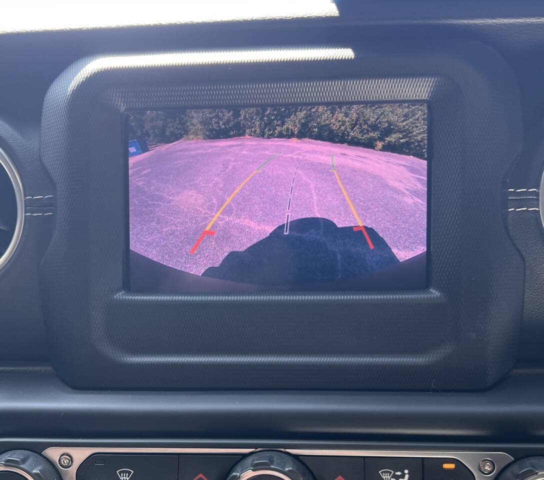 Used 2018 Jeep Wrangler Unlimited Sahara AWD/4WD image 26
