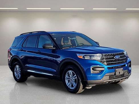 Certified 2020 Ford Explorer XLT image 1