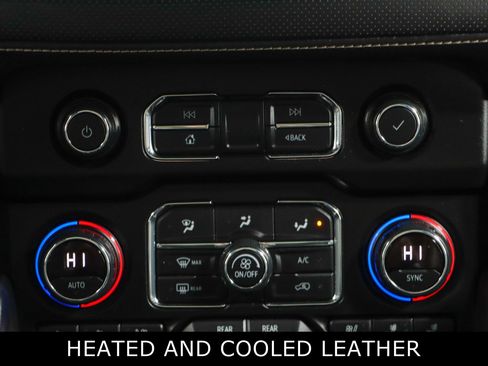 Used 2021 Chevrolet Suburban Premier w/ Premium Package image 21