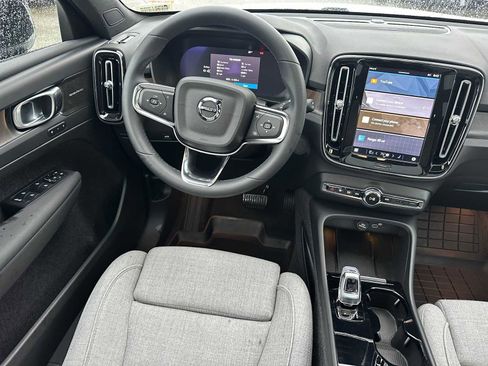 Certified 2023 Volvo XC40 Recharge Ultimate image 17