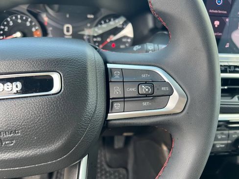 Used 2025 Jeep Compass Trailhawk w/ Trailer Tow Group AWD/4WD image 40