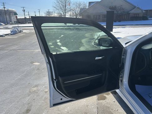 Used 2018 Dodge Charger SRT w/ Technology Group image 31