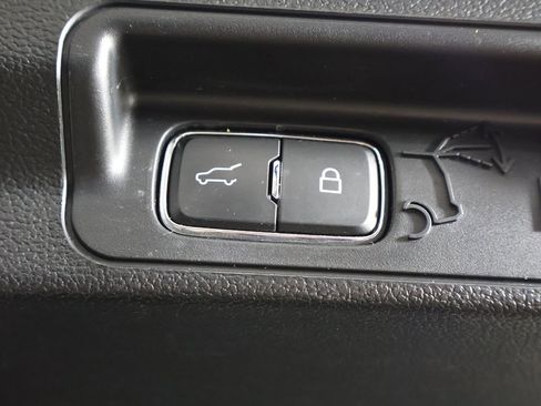 Used 2023 Ford Explorer XLT image 16