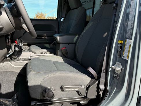 New 2025 Jeep Gladiator Sport image 2