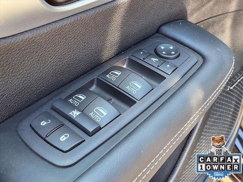 Used 2026 Chrysler Pacifica Limited w/ Uconnect Theater Family Group FWD image 4