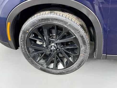 Used 2023 Mitsubishi Outlander SE FWD image 38