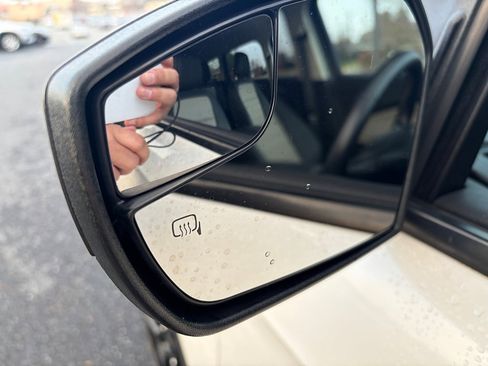 Used 2019 Ford Escape SEL image 12