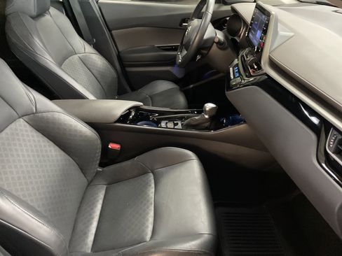 Used 2022 Toyota C-HR Limited FWD image 35
