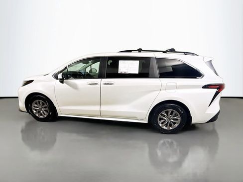Certified 2022 Toyota Sienna XLE FWD image 4