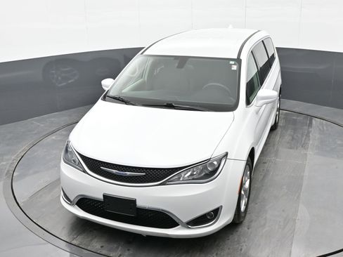 Used 2018 Chrysler Pacifica Touring Plus w/ Tire & Wheel Group image 37