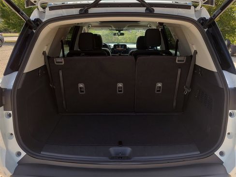 New 2025 Nissan Pathfinder SV w/ SV Premium Package image 7