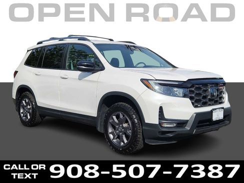 Certified 2024 Honda Passport TrailSport image 1
