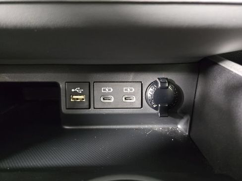 Used 2024 Toyota Highlander XLE AWD/4WD image 27