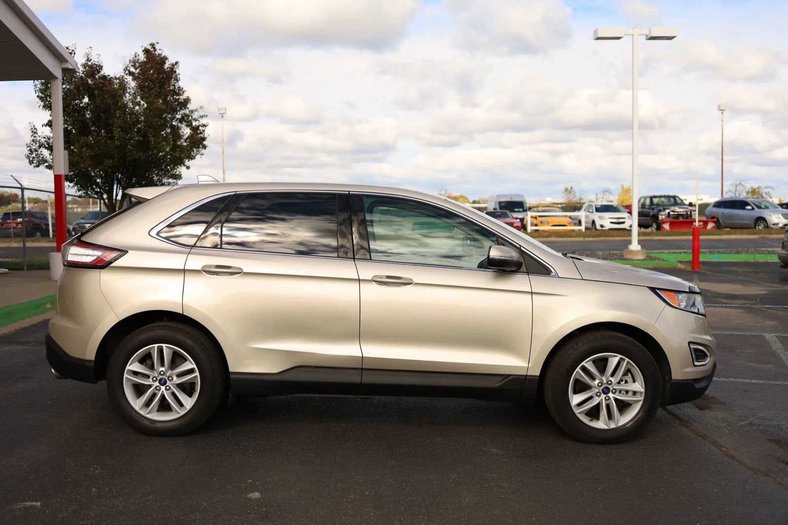 Used 2017 Ford Edge SEL w/ Equipment Group 201A AWD/4WD image 4